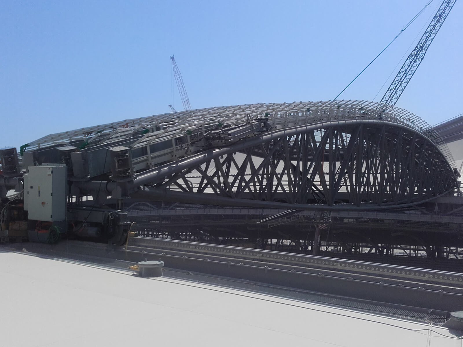 Al-Bayt Stadium retractable roof automation