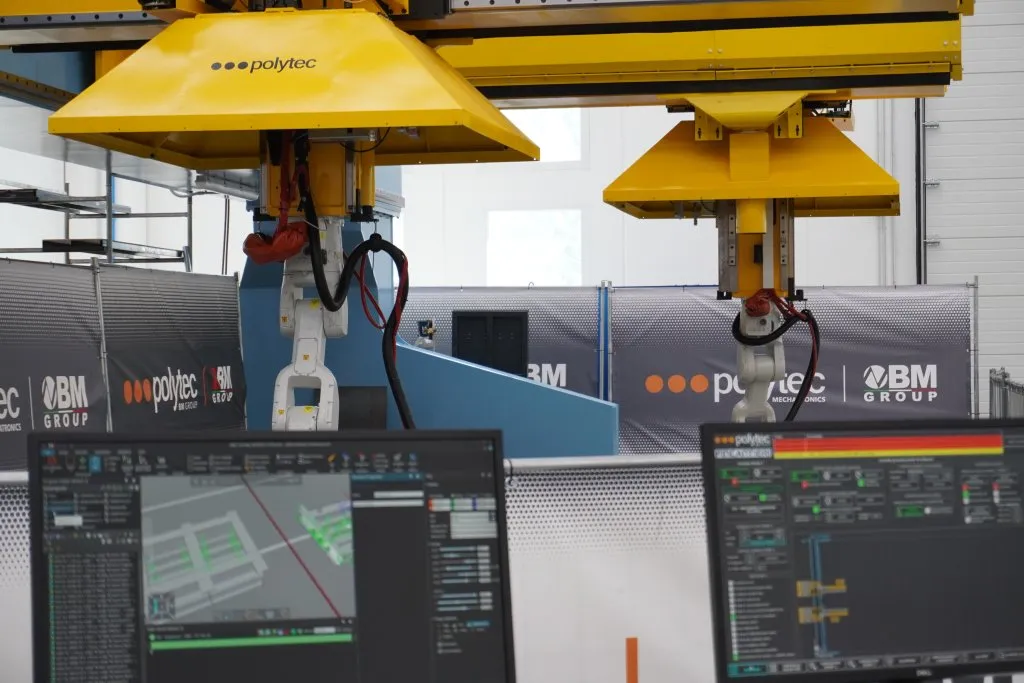 Robotized welding portal for naval for naval hull sections